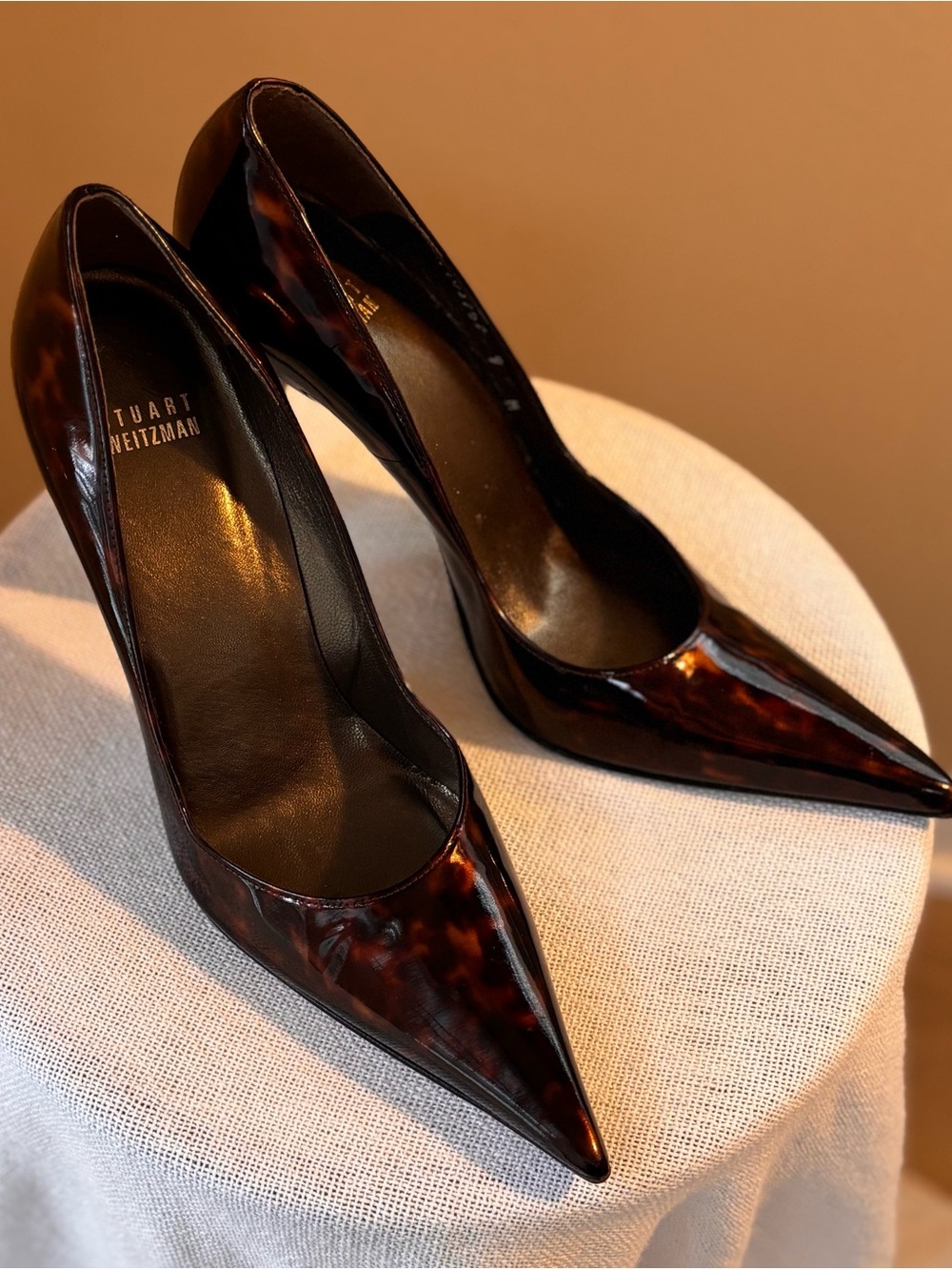 Stuart Weitzman Tortoiseshell Patent Pointed-Toe Pumps - Brown Size 9